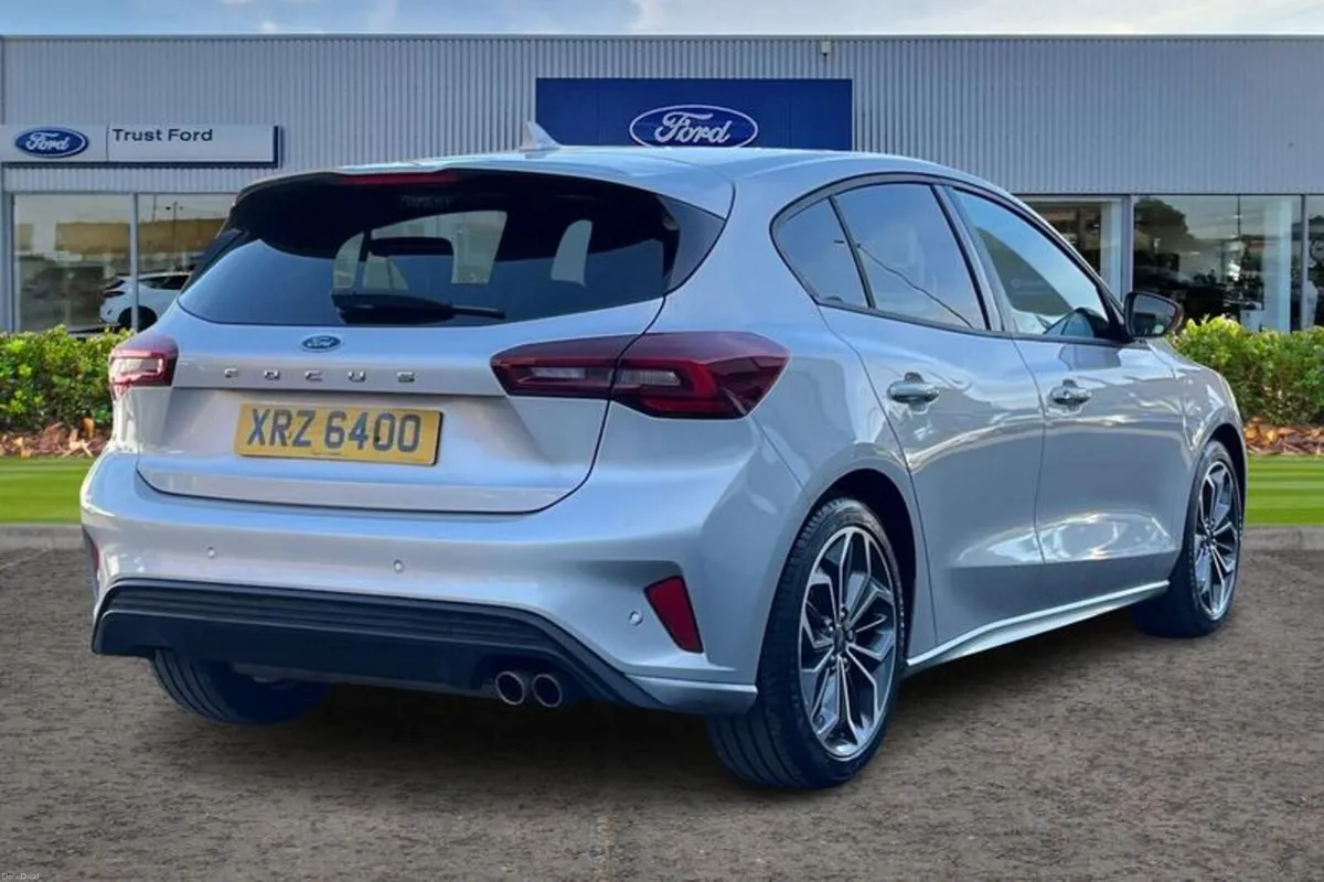 Ford Focus 1.0T EcoBoost MHEV ST-Line X Hatchback - Image 4