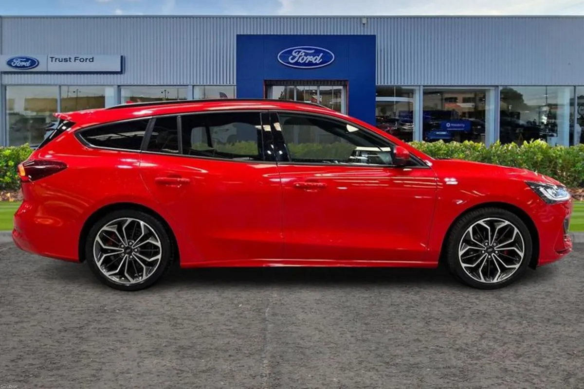 Ford Focus 1.0 EcoBoost Hybrid mHEV 155 ST-Line X - Image 3