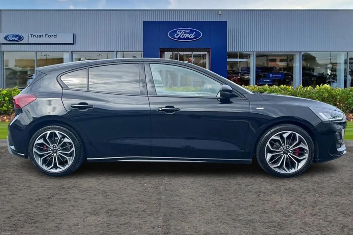 Ford Focus 1.0 EcoBoost Hybrid mHEV 155 ST-Line X - Image 3