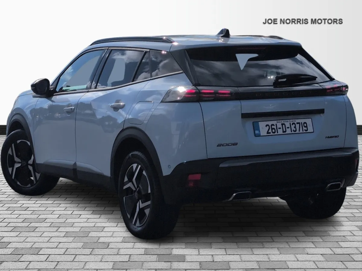 Peugeot 2008 ALLURE 1.2 MILD-HYBRID AUTOMATIC - Image 3