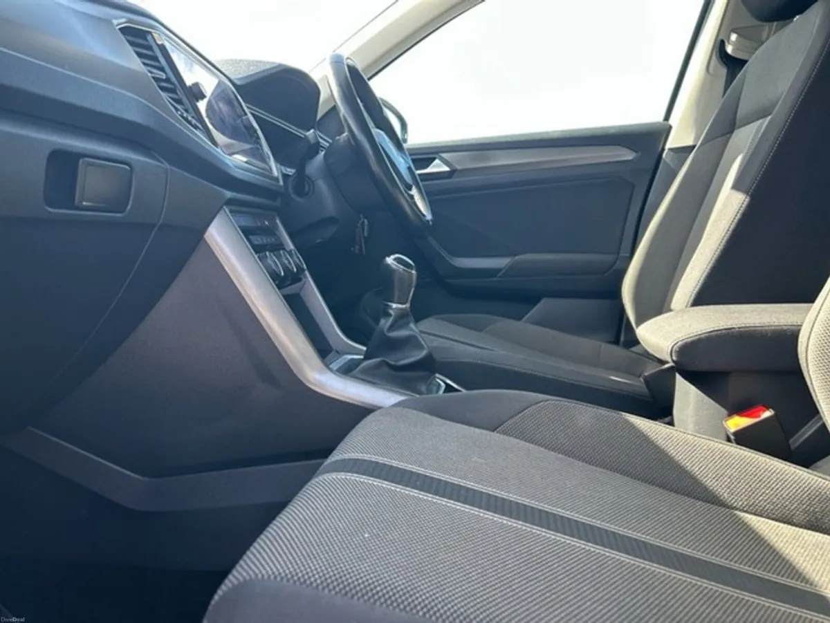 Volkswagen T-Roc DESIGN 2.0 TDI MANUAL 6SPEED FWD - Image 6