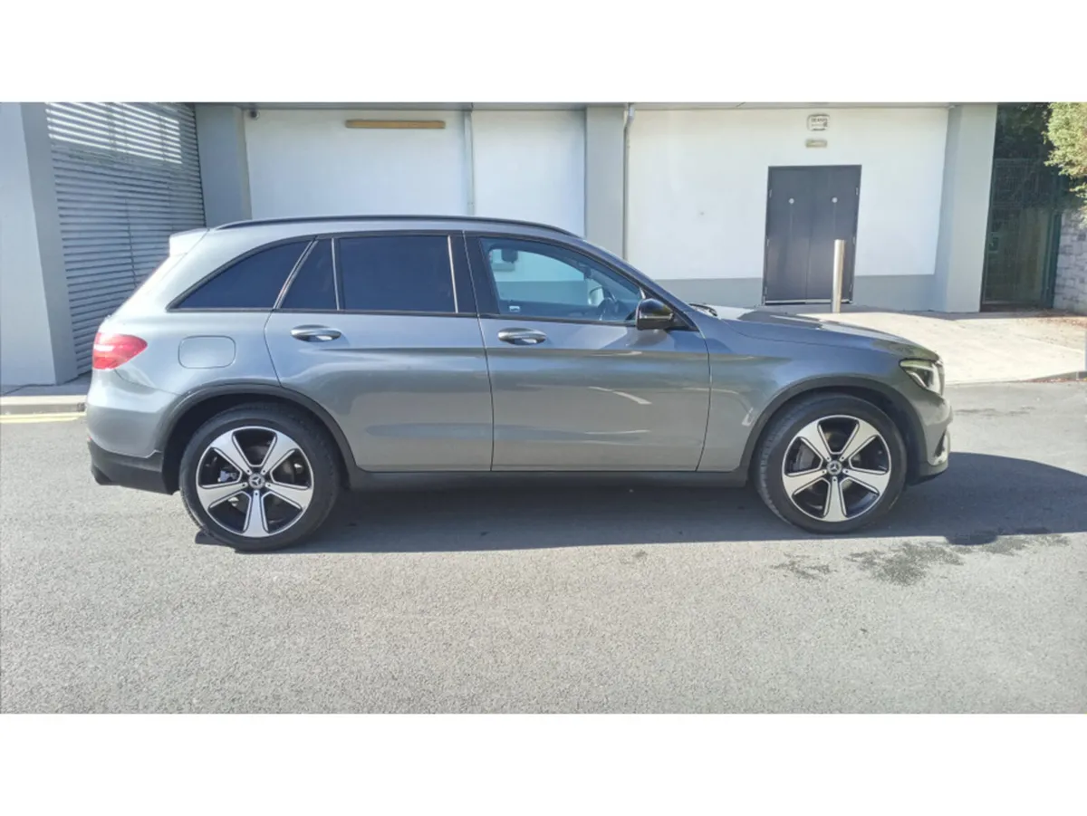 Mercedes-Benz GLC 220D/2019/2.1 DIESEL/AUTOMATIC - Image 5