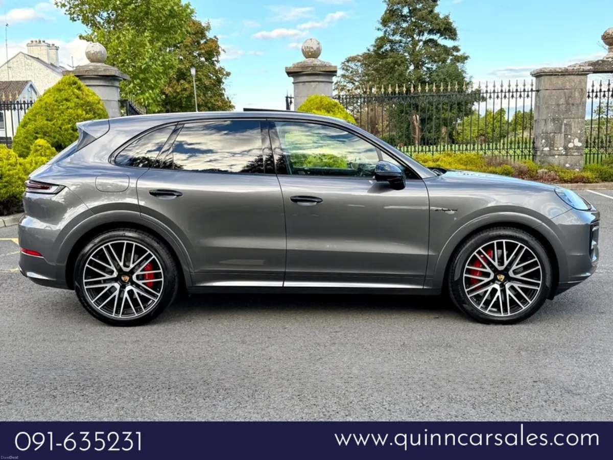 Porsche Cayenne S 3.0 V6 E-HYBRID 519 BHP==HUGE SP - Image 2