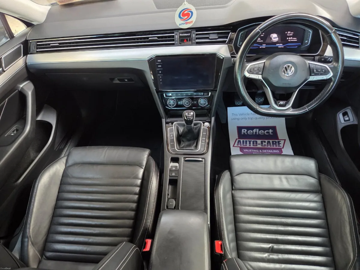 Volkswagen Passat R-LINE 2.0 TDI MANUAL 6SPEED FWD - Image 4