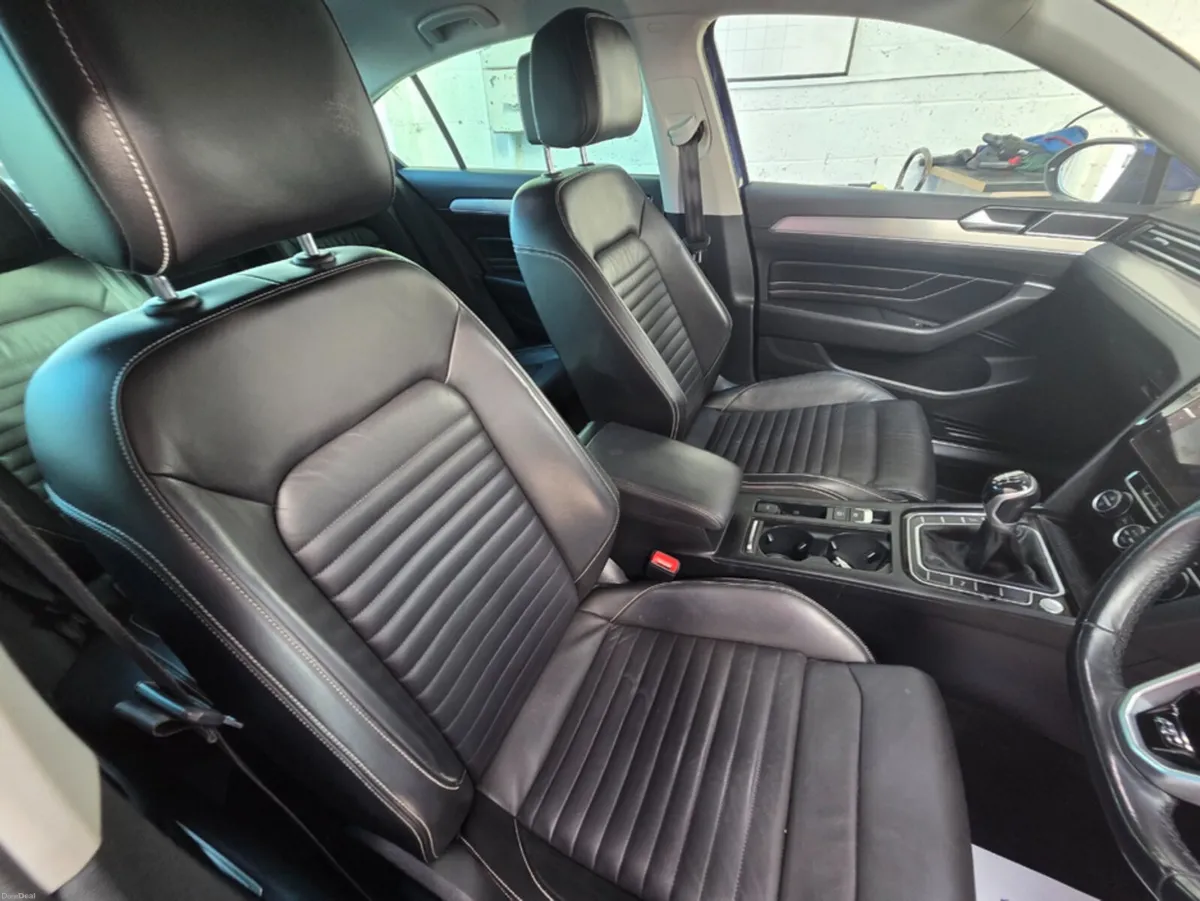 Volkswagen Passat R-LINE 2.0 TDI MANUAL 6SPEED FWD - Image 6