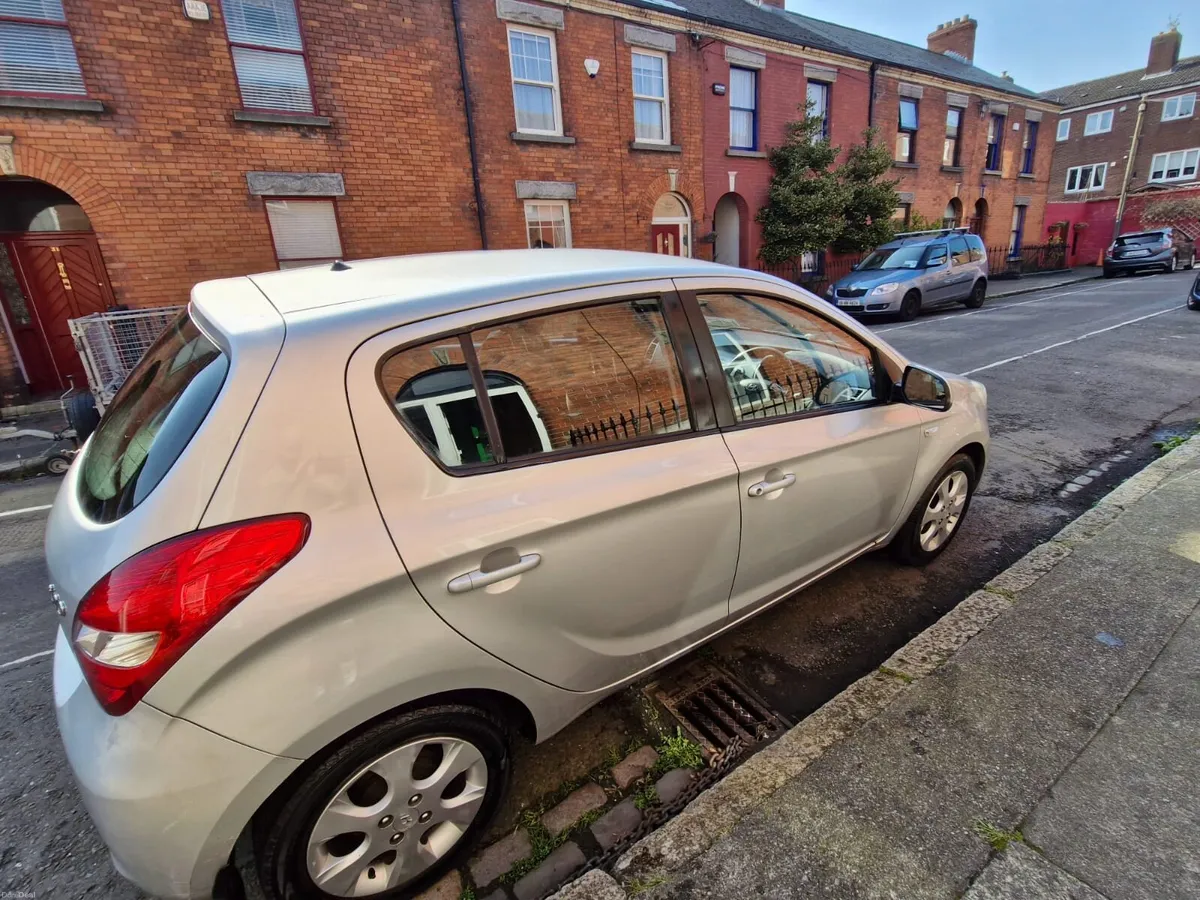 Car - Image 2