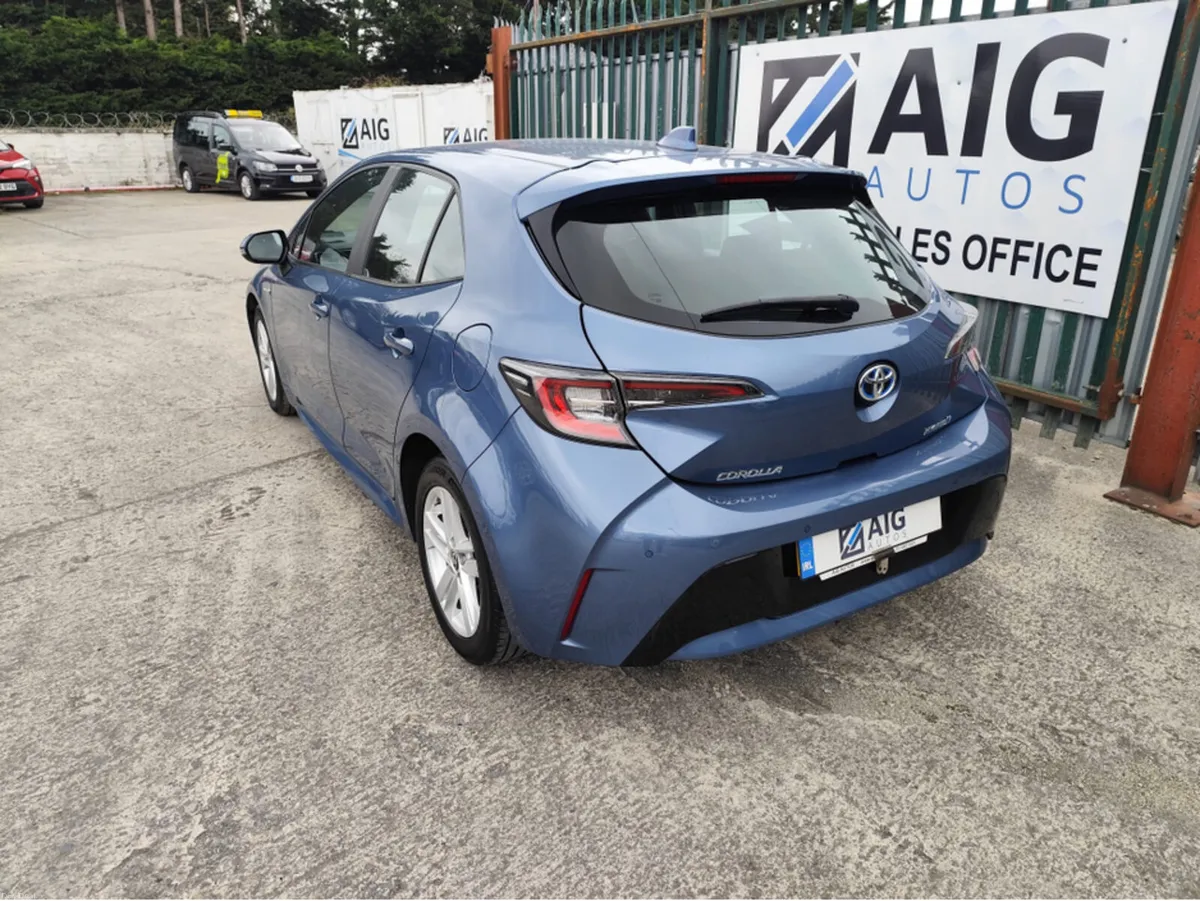 Toyota Corolla 1.8 HYBRID ICON TECH HEV CVT - Image 4