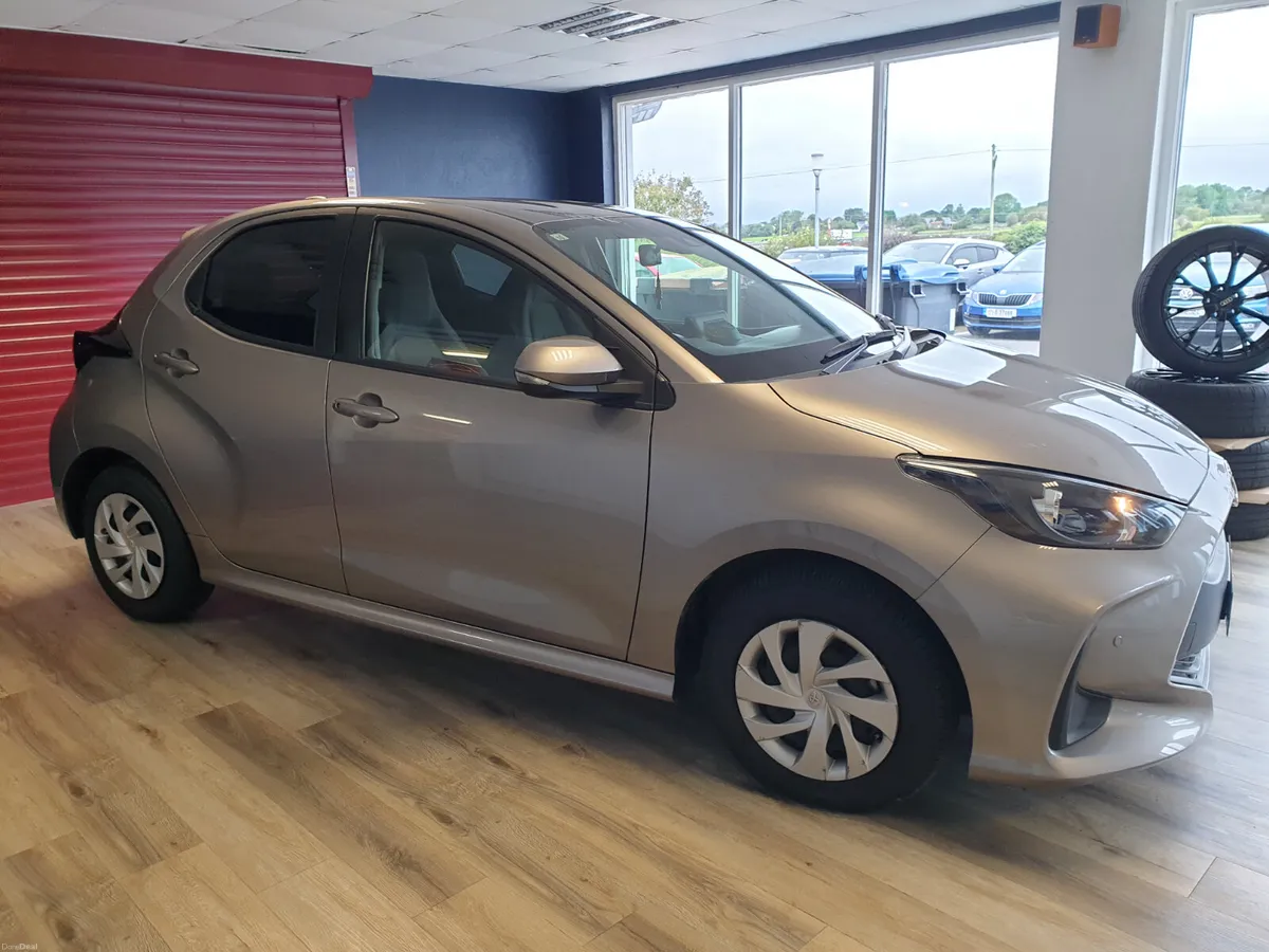 TOYOTA YARIS 1.5 HYBRID AUTO - Image 2