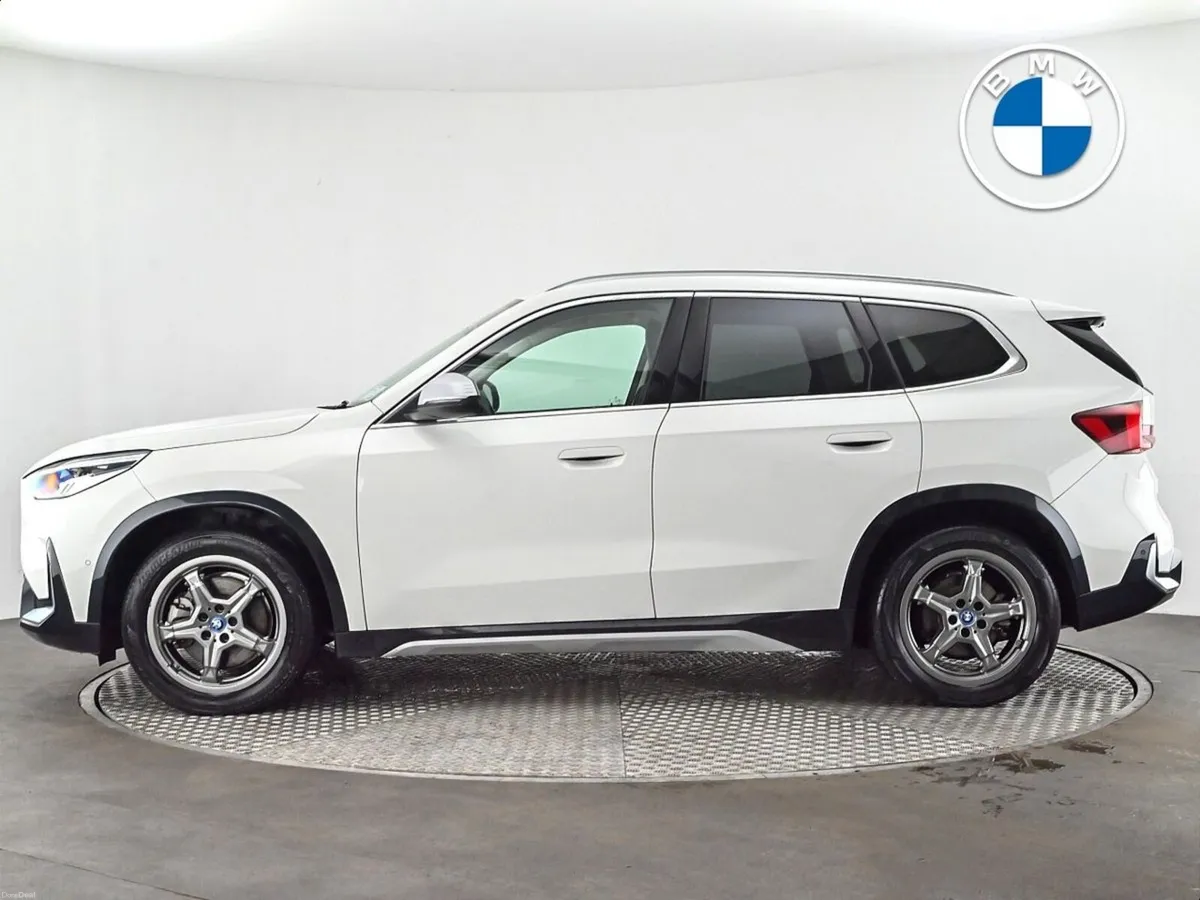 BMW iX1 xDrive30 xLine - Image 3