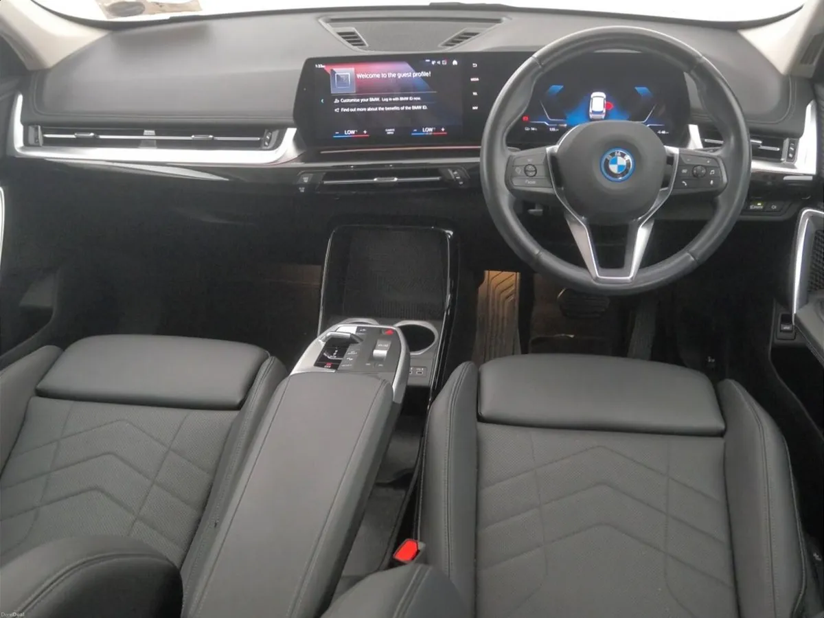 BMW iX1 xDrive30 xLine - Image 4