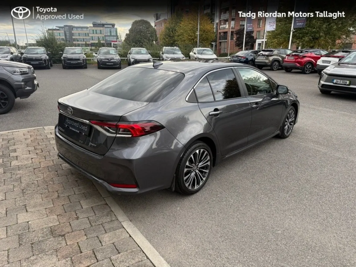 Toyota Corolla HEV LUNA SPORT SALOON - Image 2