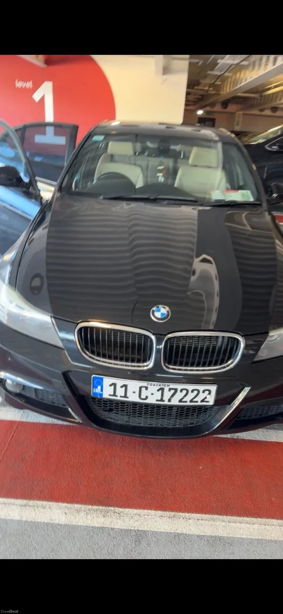 BMW 3-Series 2011 - Image 2