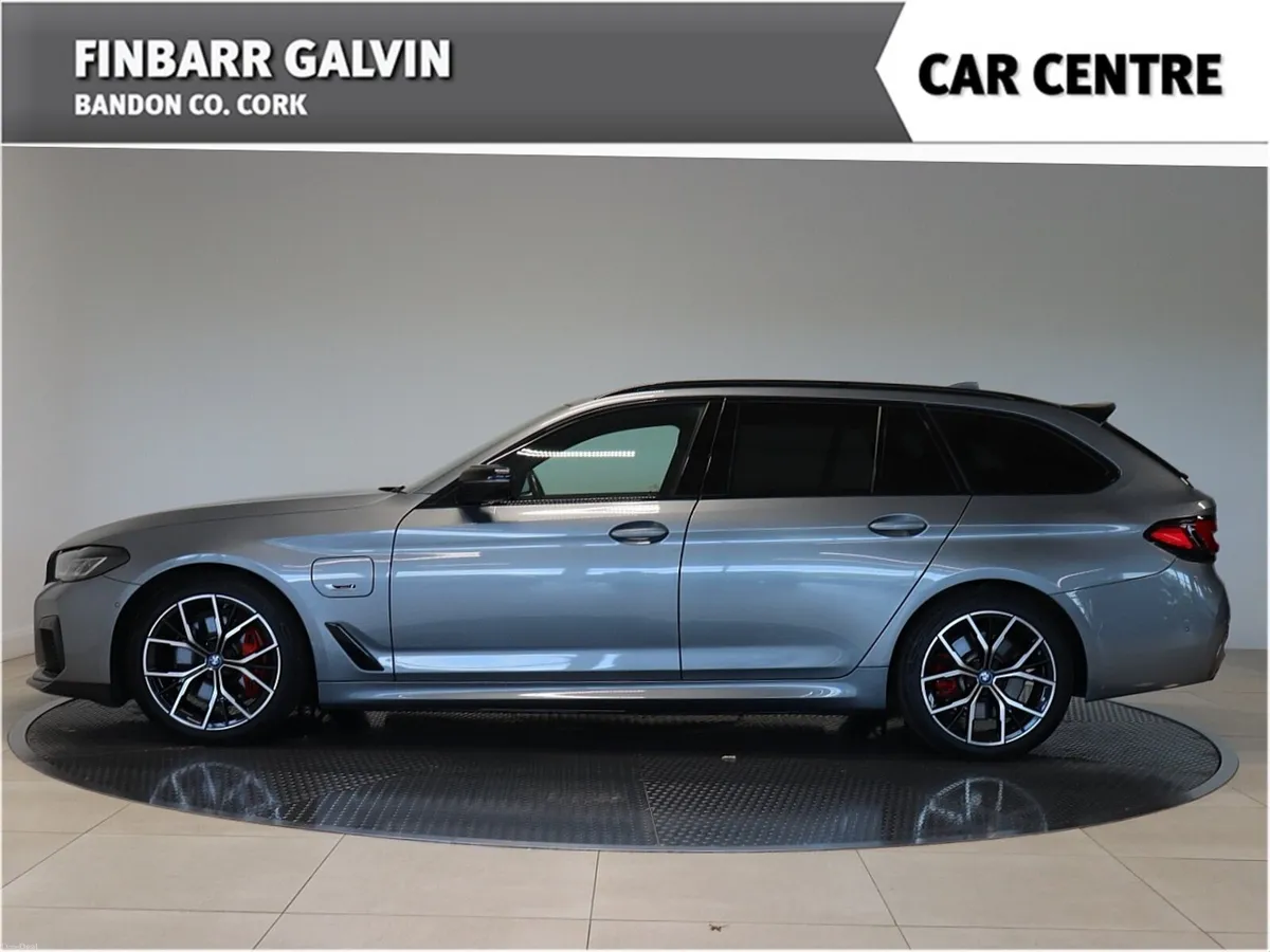 BMW 5-Series 530e M Sport TOURING - Image 3