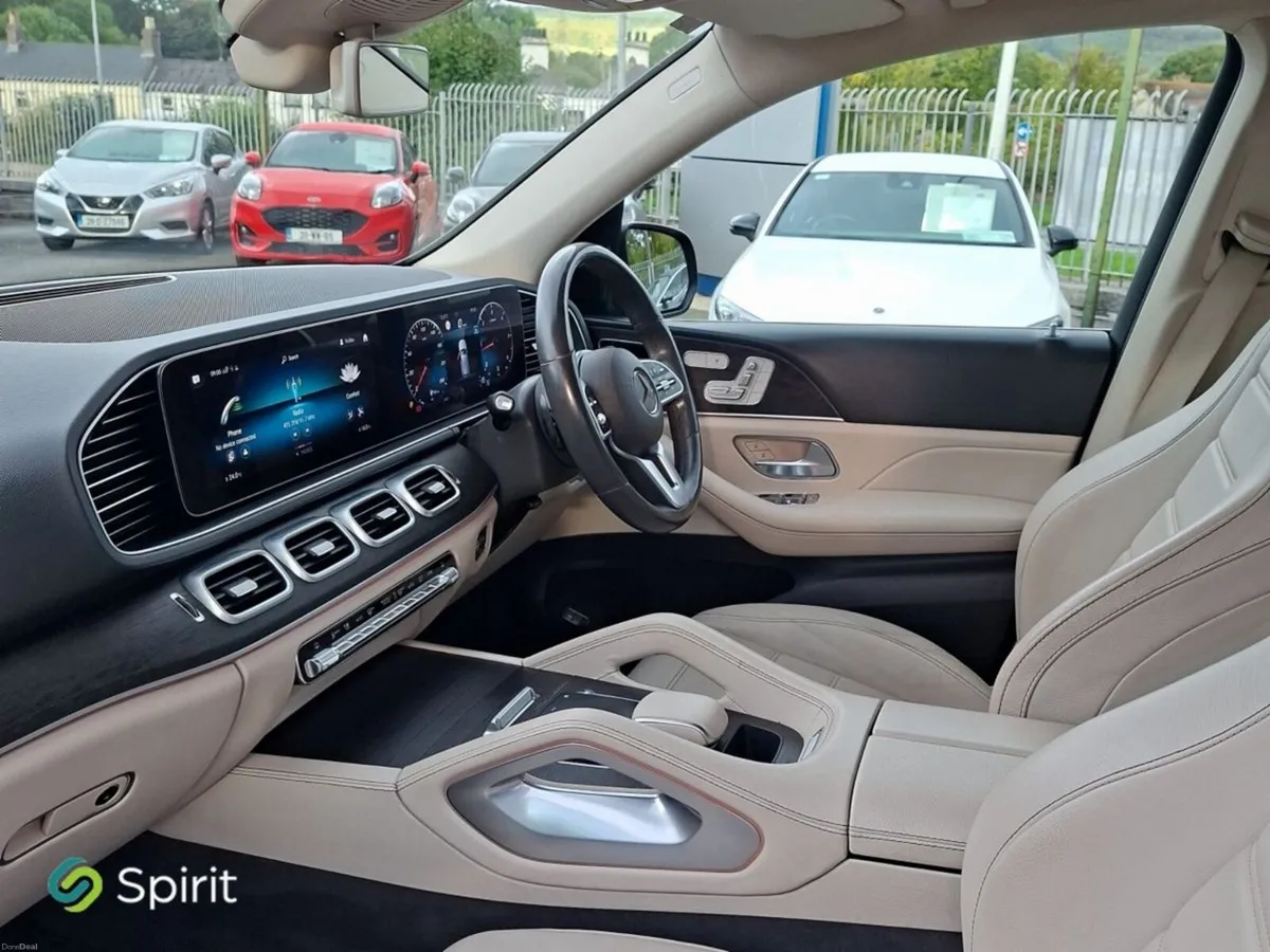 Mercedes-Benz GLE GLE 300D AMG 7SEATS - Image 3