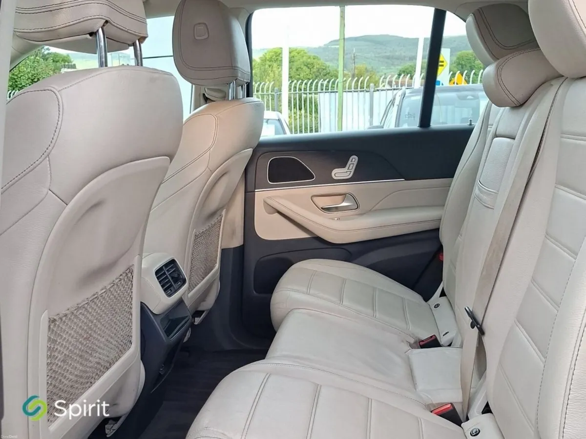 Mercedes-Benz GLE GLE 300D AMG 7SEATS - Image 5