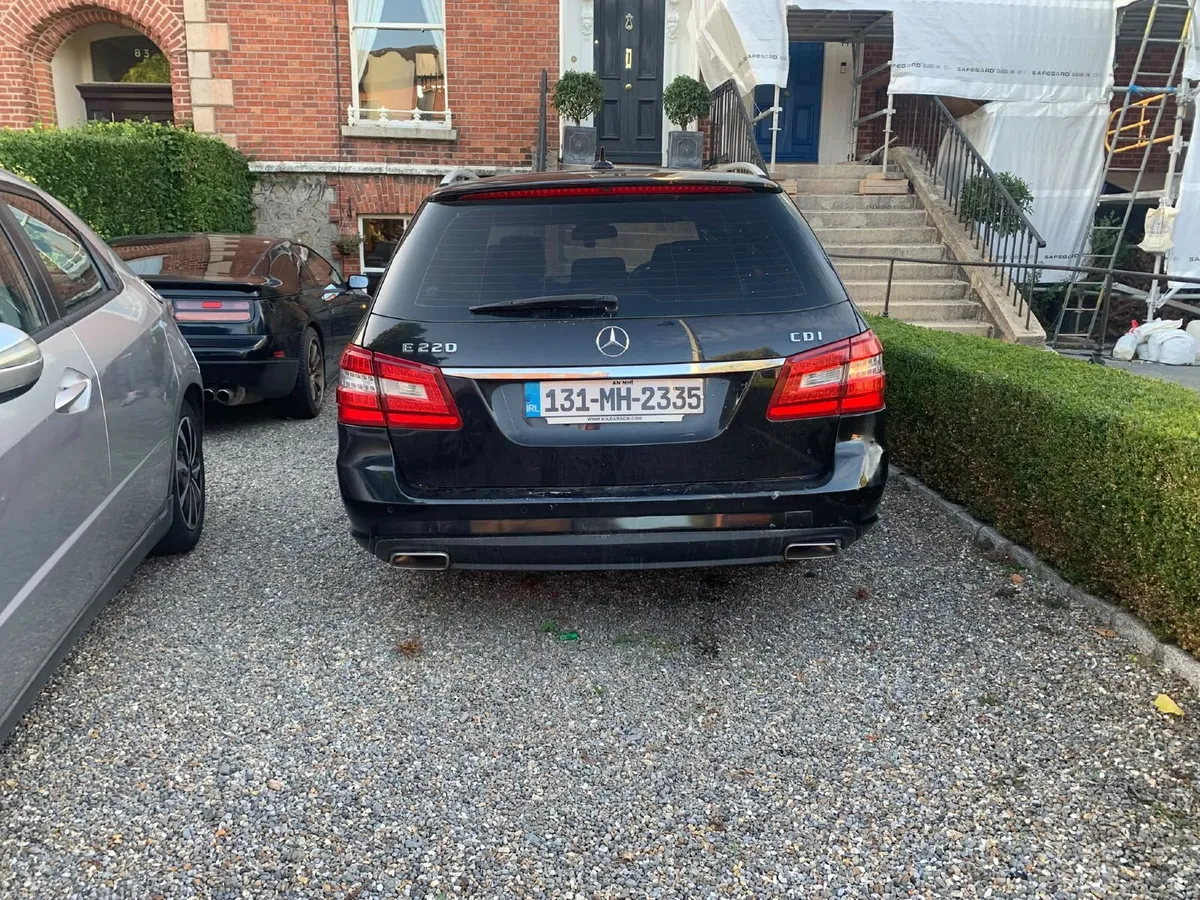Mercedes-Benz E-Class 2013 - Image 6