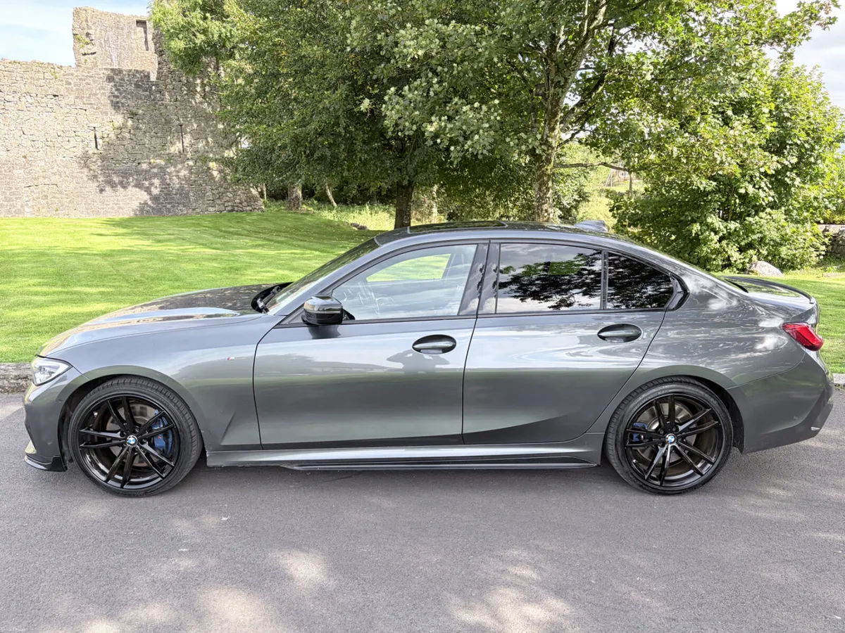 BMW 320D x-Drive M Sport Black Edition - Image 6