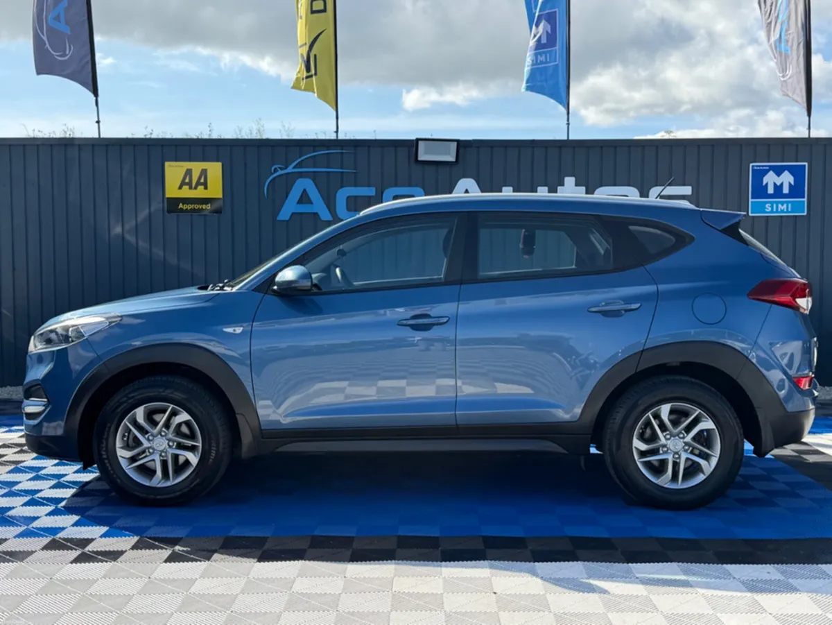 Hyundai Tucson COMFORT - 1.7L DIESEL - MANUAL - 12 - Image 4