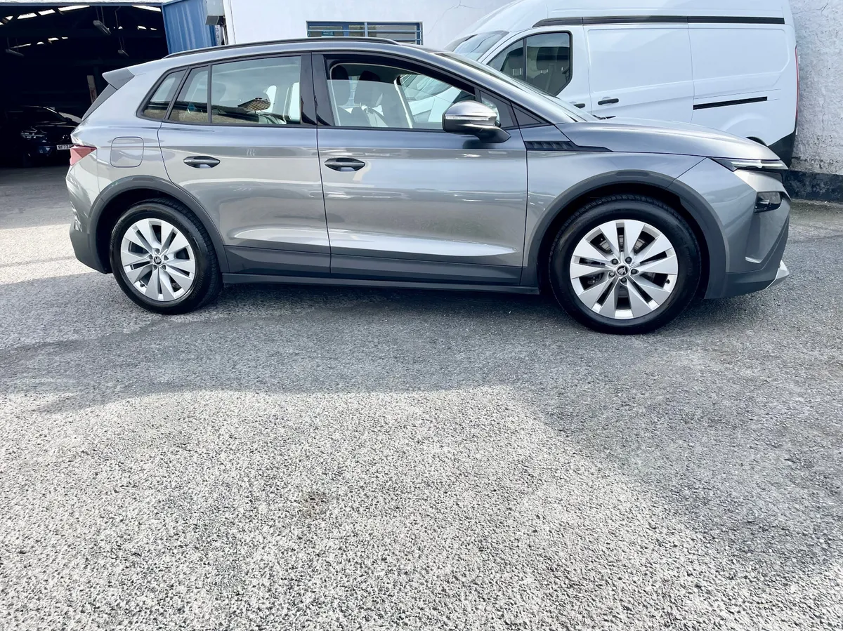 Skoda Elroq SE Fully Electric 55KWH Auto,2025 - Image 2