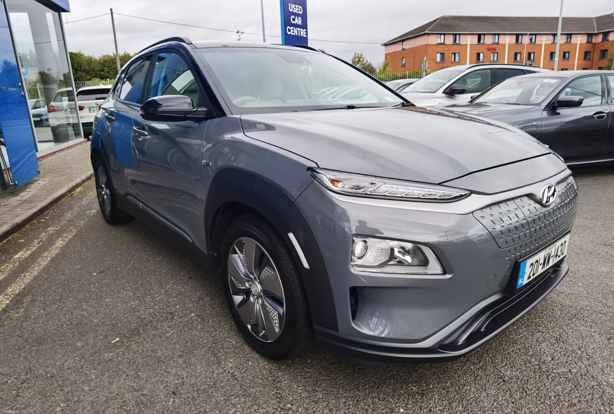 HYUNDAI KONA 64KWH EV PREMIUM TWO TONE - Image 3
