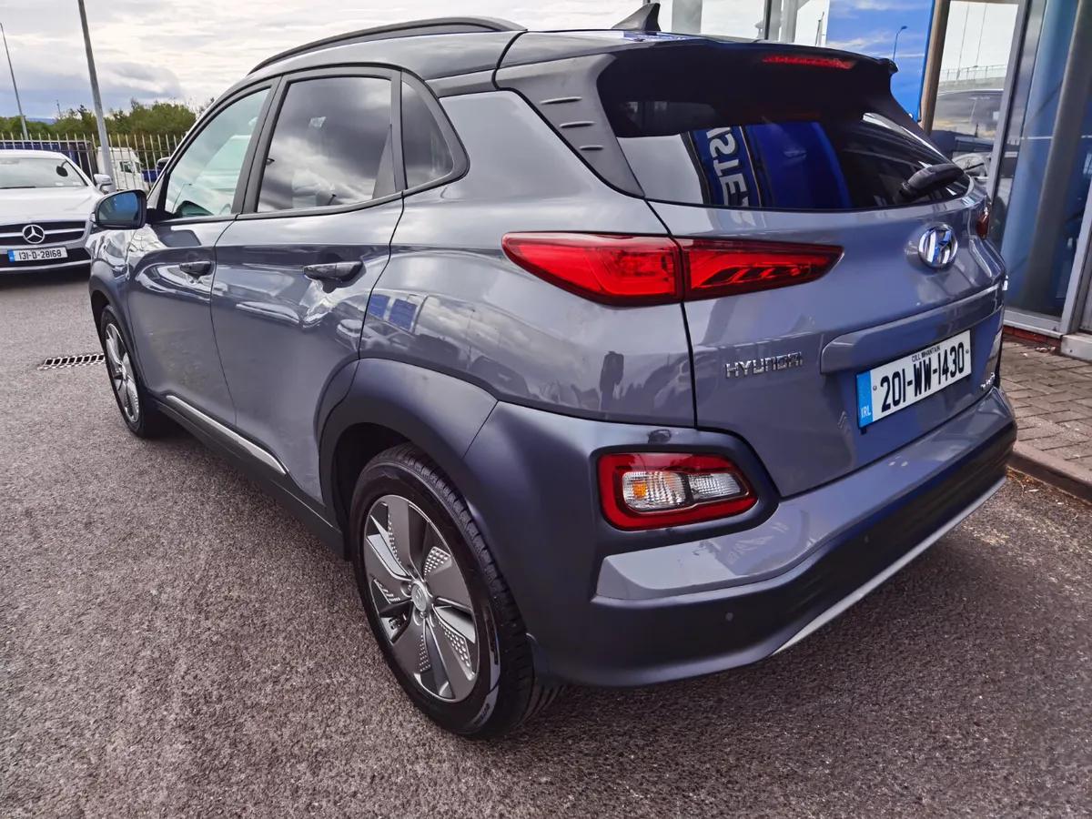 HYUNDAI KONA 64KWH EV PREMIUM TWO TONE - Image 6