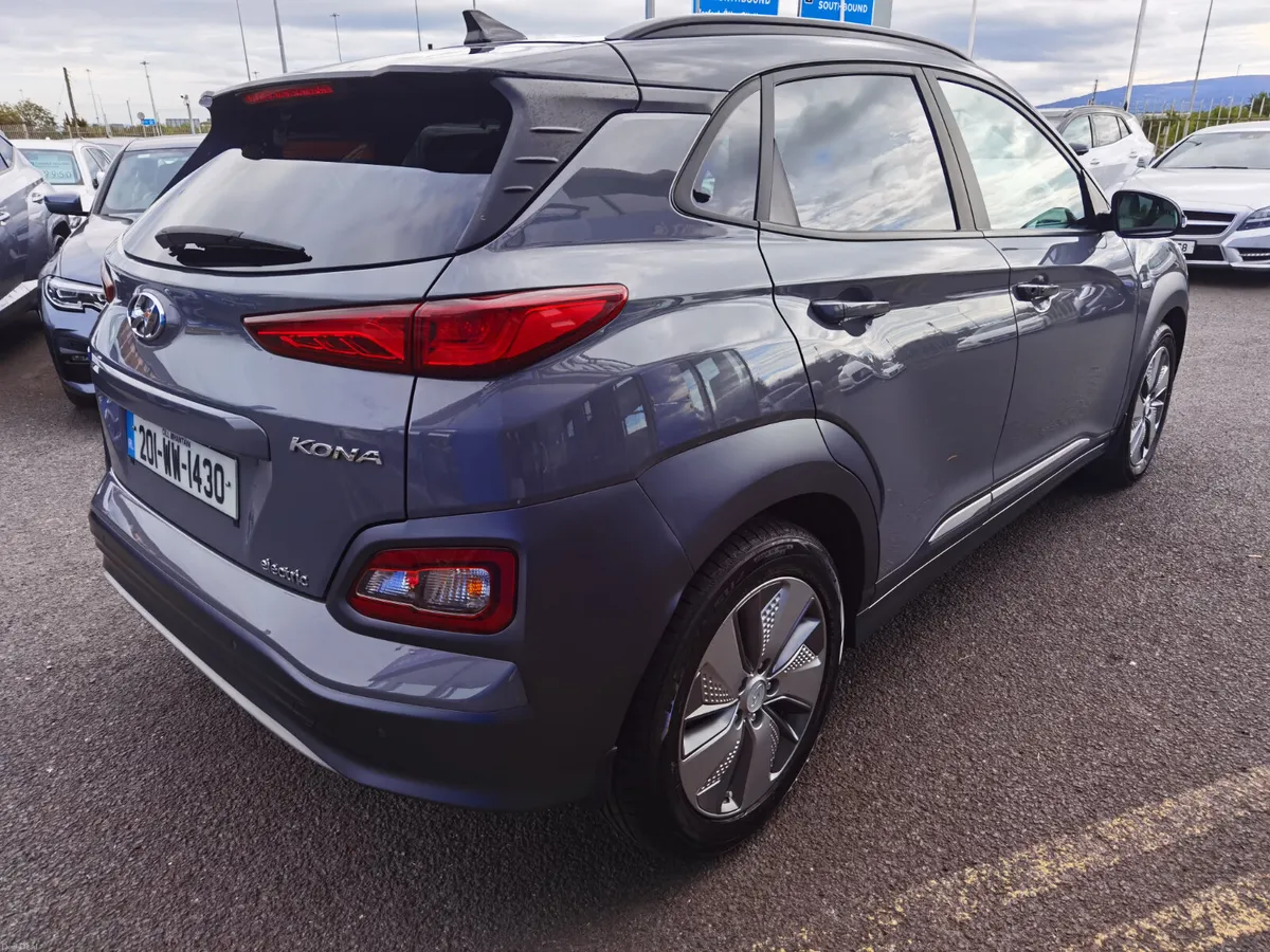HYUNDAI KONA 64KWH EV PREMIUM TWO TONE - Image 5