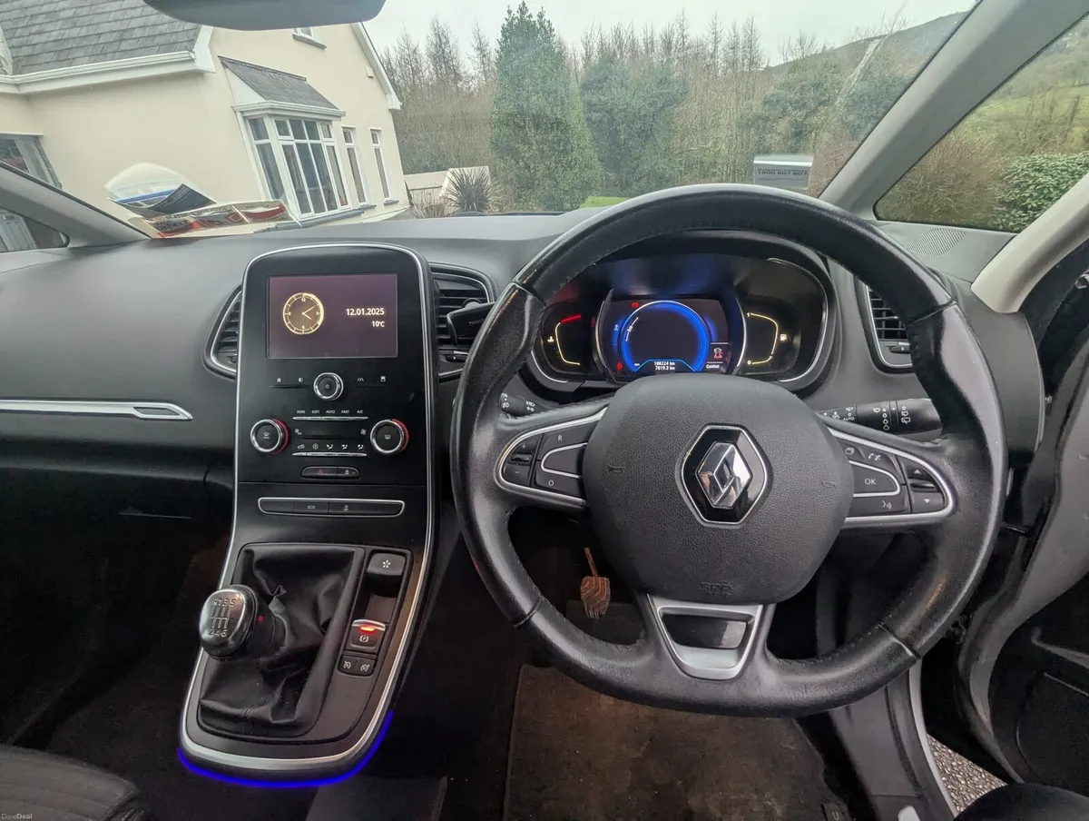 Renault Grand Scenic - Image 4