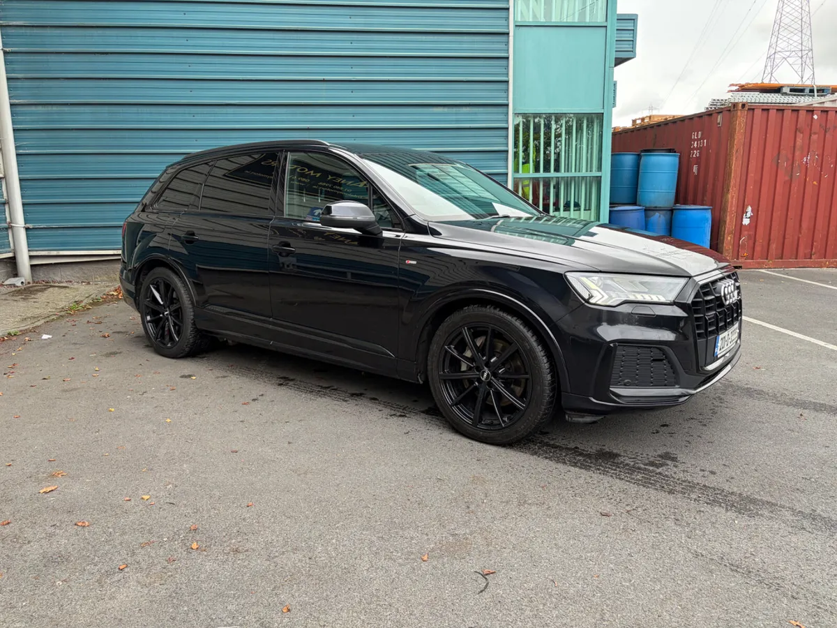 201 Audi Q7 50TDI S Line Black Edition - Image 3