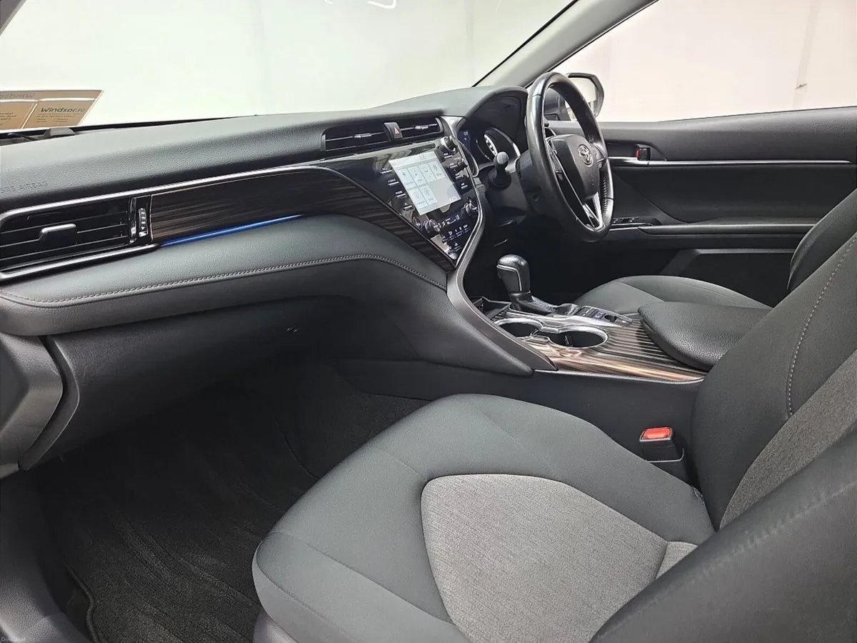 Toyota Camry Hybrid G - Image 4