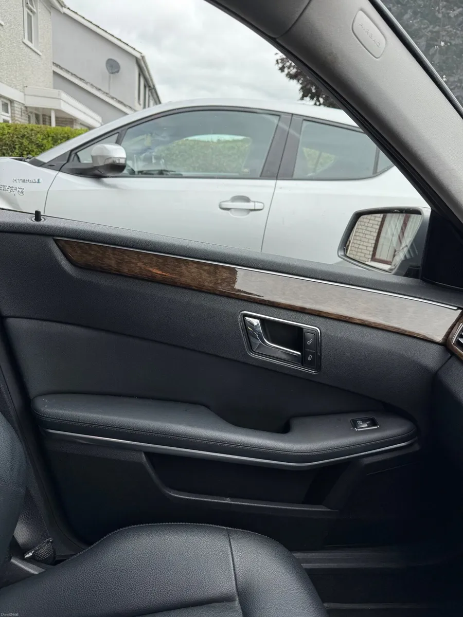 Mercedes-Benz E-Class 2010 - Image 6
