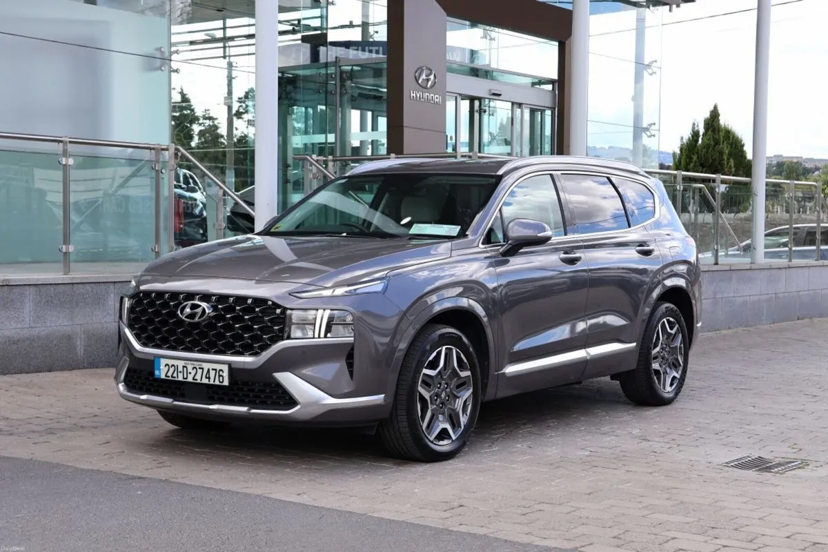 Hyundai Santa Fe 1.6 PHEV 4WD Executive Plus Auto - Image 4