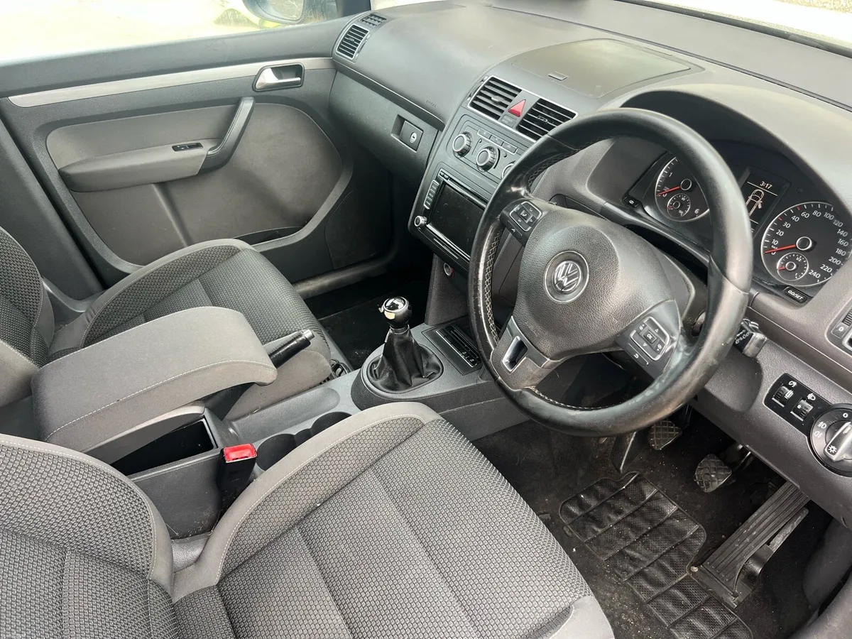 Vw touran 1.6 diesel Bluemotion 2010 - Image 6