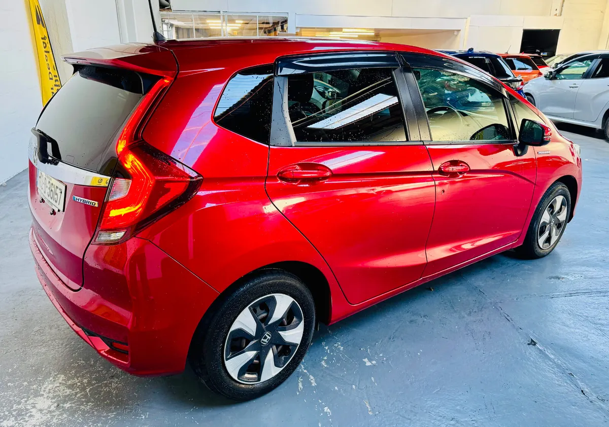 2017 Honda JAZZ/Fit 1.5 Hybrid Auto - Image 3