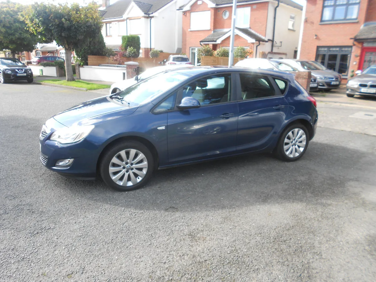 Opel Astra 2011 - Image 5