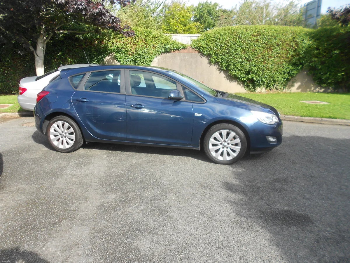 Opel Astra 2011 - Image 3