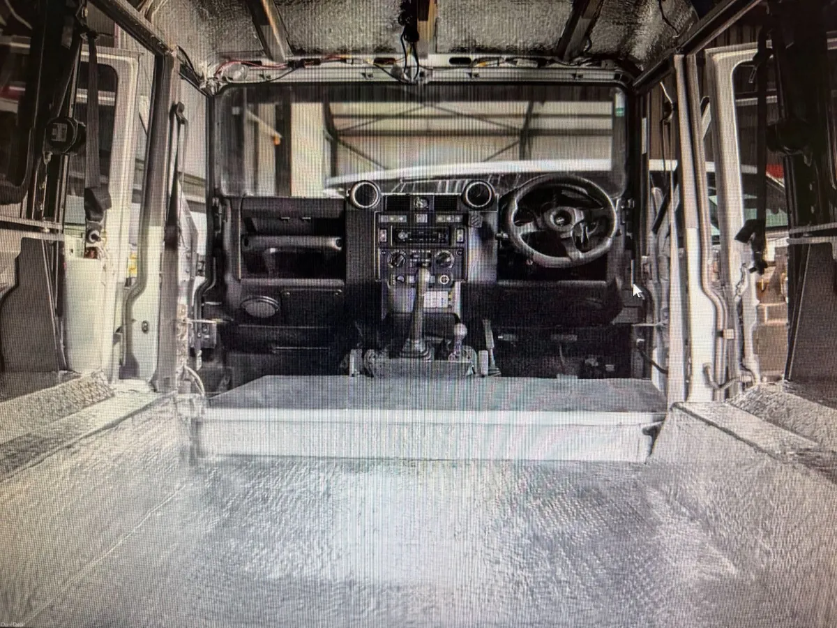 Land Rover Defender 2007 - Image 5