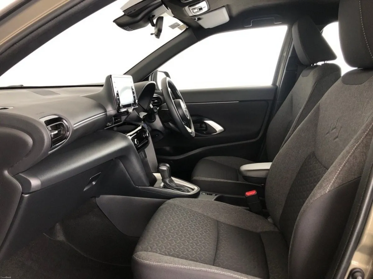 Toyota Yaris Cross Luna Sport**Low mileage** - Image 6