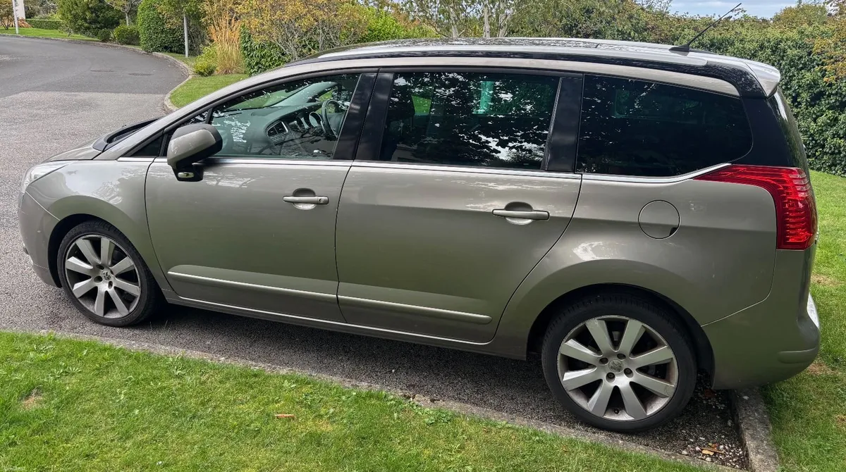 Peugeot 5008 2012 - Image 6