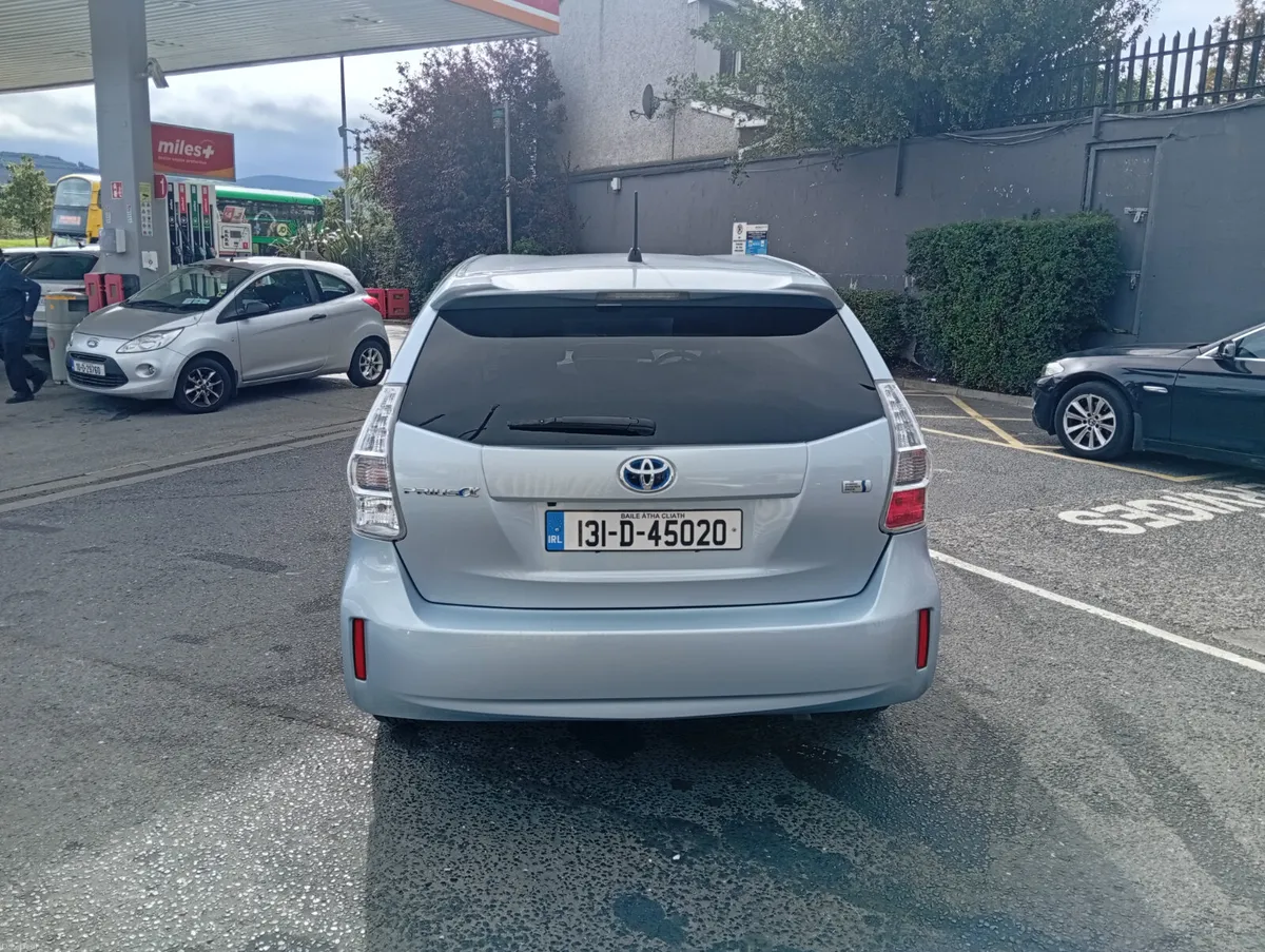 2013 Toyota Prius 7 seater only 51,000 kms - Image 5
