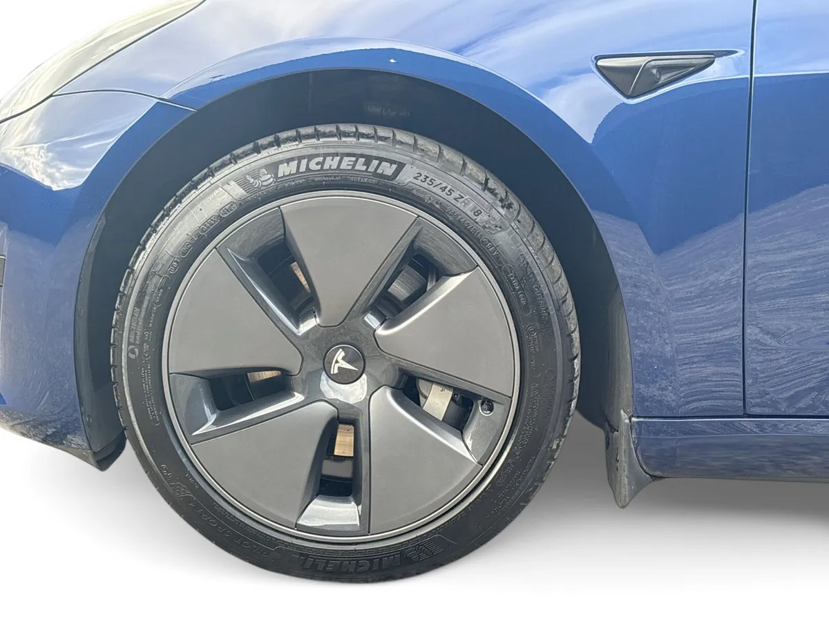 Tesla Model 3 2023 - Image 4