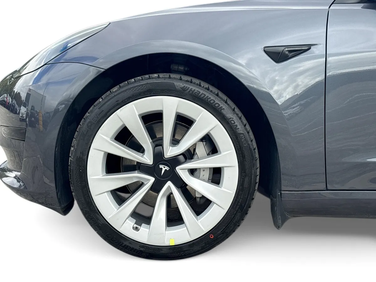 Tesla Model 3 2023 - Image 4