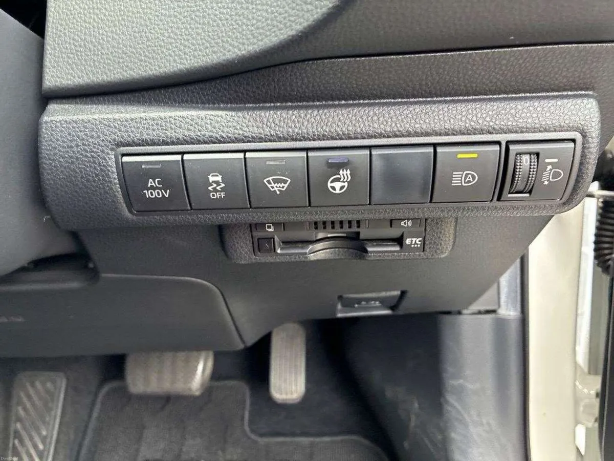 TOYOTA COROLLA GZ SPORT 1.8 PETROL HYBRID 2018 - Image 3