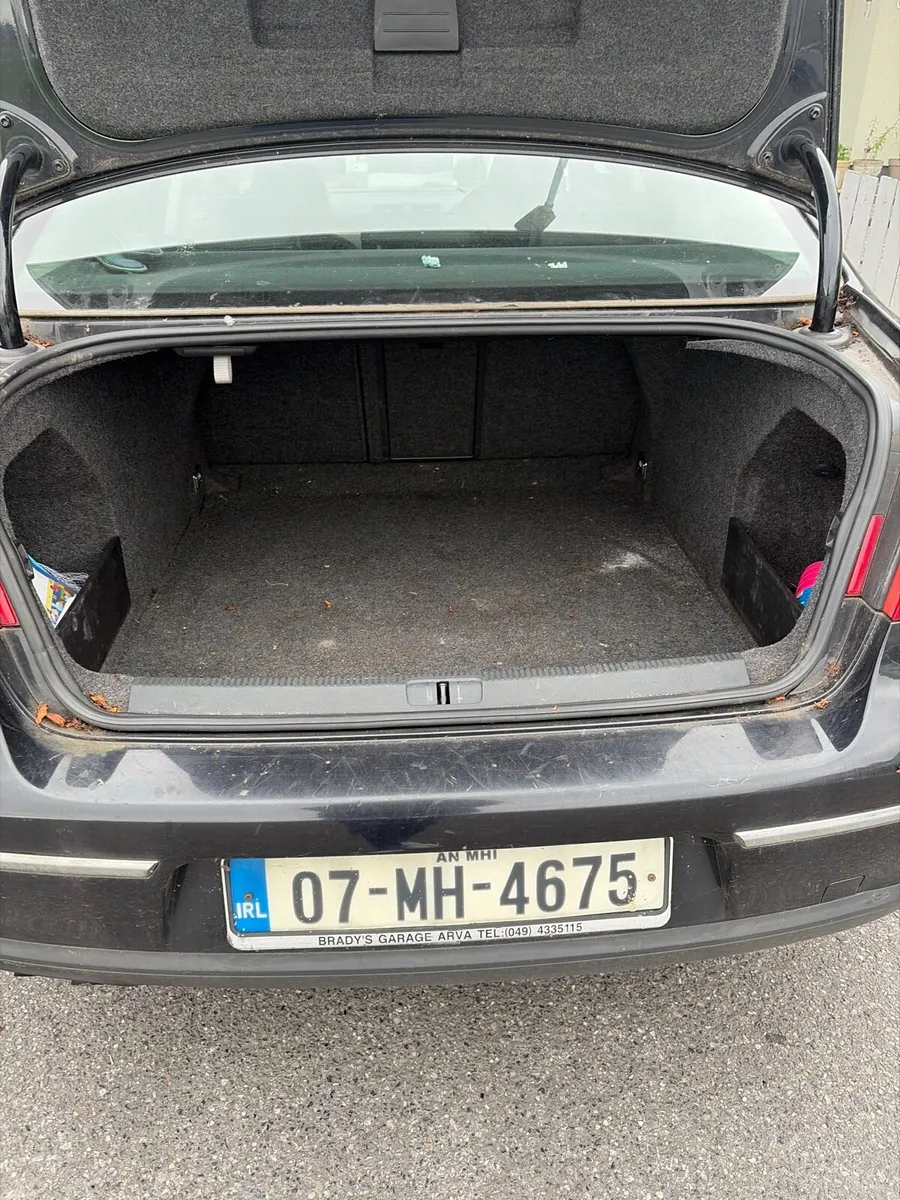 07 Volkswagen Passat - Image 4