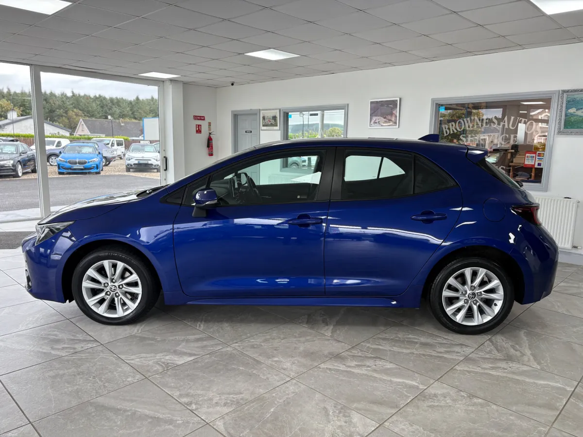 2023 Toyota Corolla Icon Hybrid low mileage - Image 6