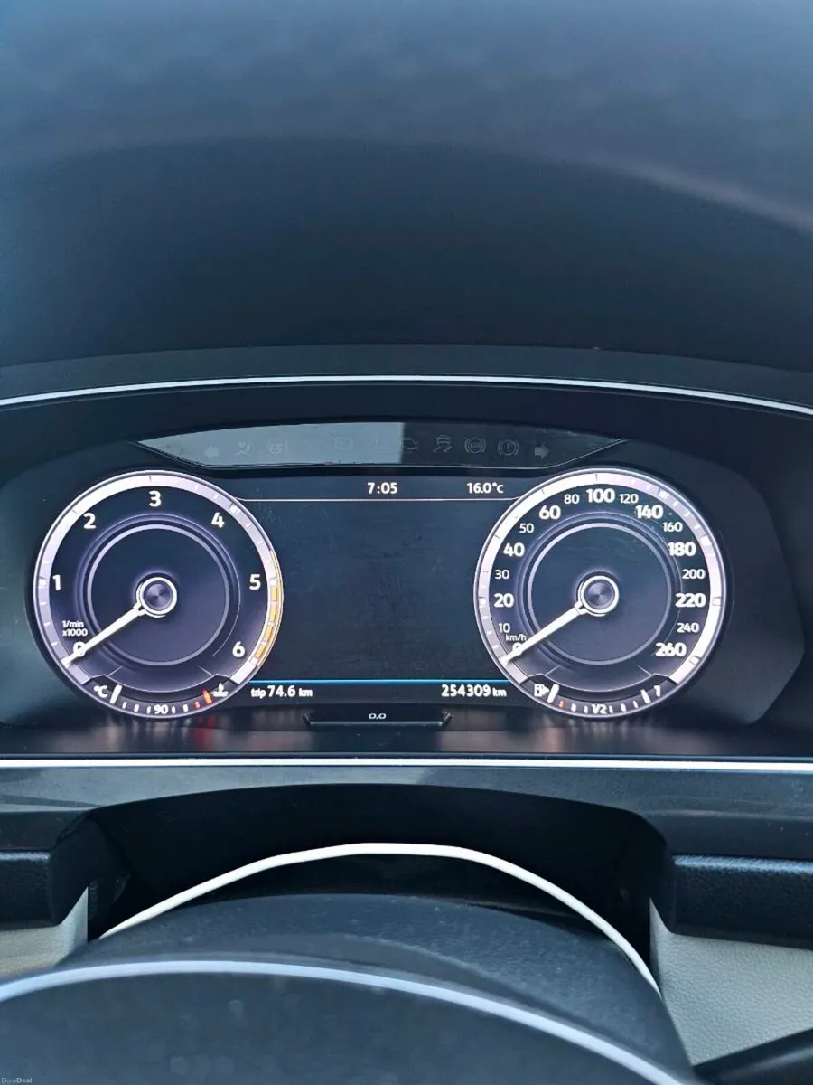 2017 VW TIGUAN R-LINE 2.0 TDI DSG - Image 2