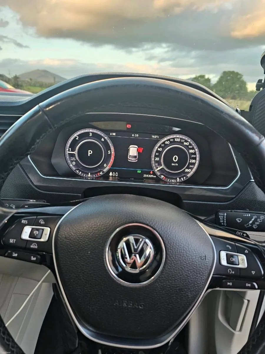 2017 VW TIGUAN R-LINE 2.0 TDI DSG - Image 5