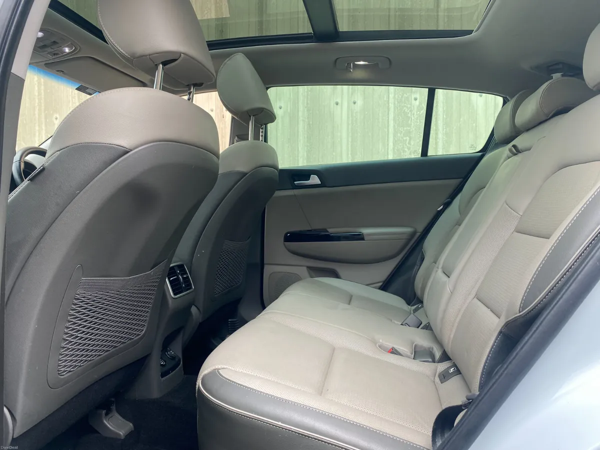 Kia Sportage 2017//PAN ROOF//LEATHER//NAV// - Image 5