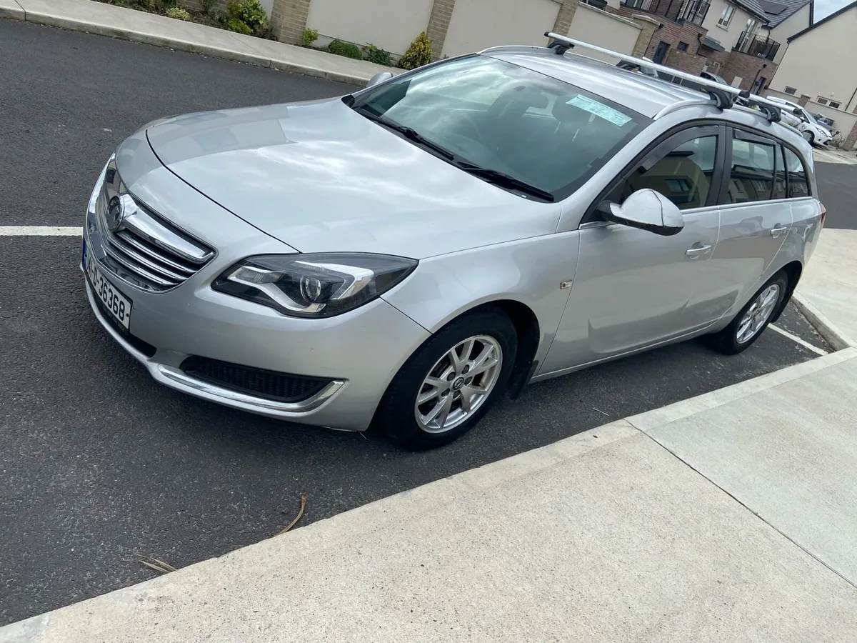 Vauxhall Insignia Estate - Image 2