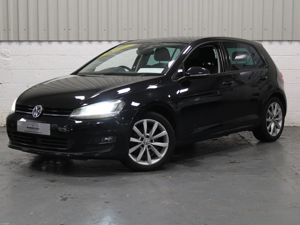 2017 Volkswagen Golf - Image 1