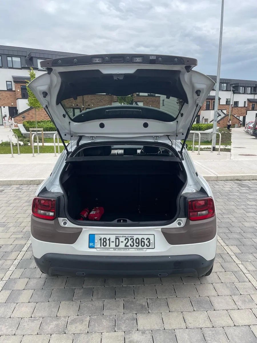 Car - Image 4